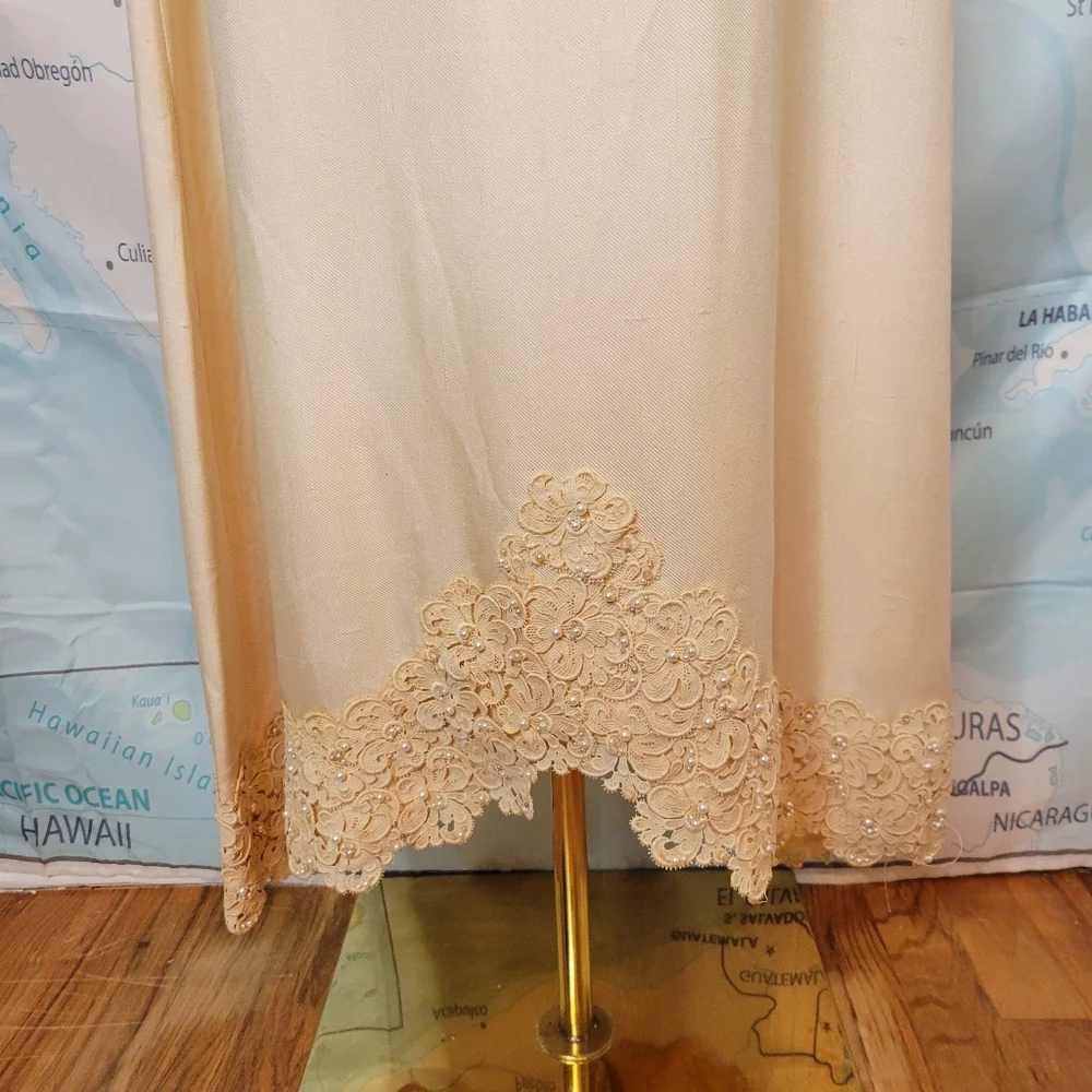 Vintage 1960s Wedding Dress Formal Gown Bride With Pearls & Lace. - Picture 4 of 16